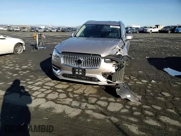 ✅ 2023 Volvo XC90 Plus • VIN: YV4L12PN7P1903108 • Лот: 78090054. Опубликован ранее на Copart с пробегом 14 235 миль. Бесплатный доступ к архиву аукционных продаж из США и подробный отчёт об истории автомобиля на DreamBid. Изображение 11.