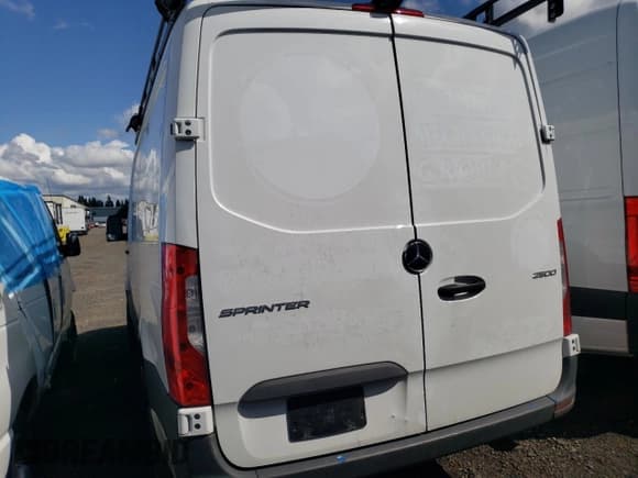 ✅ 2023 Mercedes-Benz Sprinter Cargo • VIN: W1Y40BHY8PT160218 • Lot: 52972155. Listed on Copart with 24,877 mi. Free auction sales archive from the USA and detailed vehicle history report at DreamBid. Image 6.