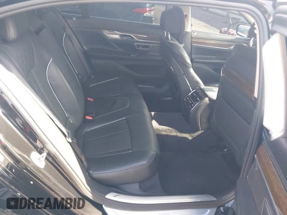 ✅ 2017 BMW 7 Series 740i • VIN: WBA7E2C5XHG739508 • Лот: 42226064. Опубликован ранее на IAAI с пробегом 70 333 миль. Бесплатный доступ к архиву аукционных продаж из США и подробный отчёт об истории автомобиля на DreamBid. Изображение 8.