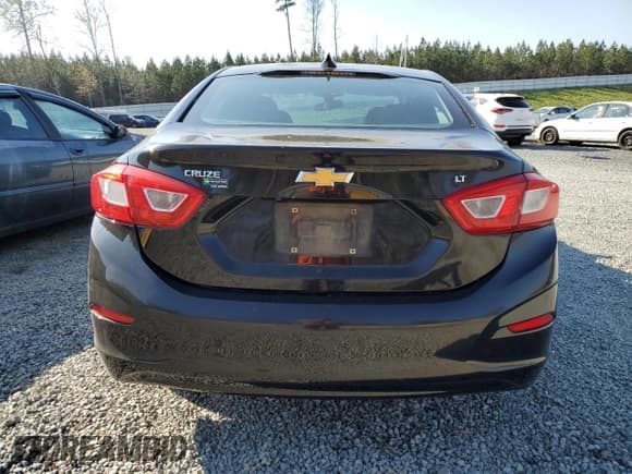 ✅ 2017 Chevrolet Cruze LT • VIN: 1G1BE5SM0H7233542 • Lot: 46201313. Listed on Copart with 179,603 mi. Free auction sales archive from the USA and detailed vehicle history report at DreamBid. Image 6.