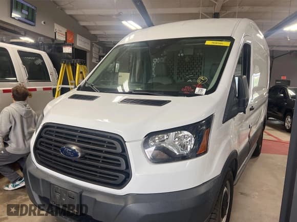 ✅ 2018 Ford Transit • VIN: 1FTYE1CM1JKB42307 • Lot: 42501108. Listed on IAAI with 92,627 mi. Free auction sales archive from the USA and detailed vehicle history report at DreamBid. Image 1.