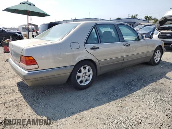 ✅ 1995 Mercedes-Benz S • VIN: WDBGA51E1SA231911 • Лот: 65086095. Опубликован ранее на Copart с пробегом 102 702 миль. Бесплатный доступ к архиву аукционных продаж из США и подробный отчёт об истории автомобиля на DreamBid. Изображение 3.