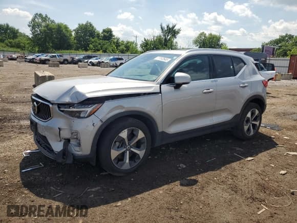✅ 2023 Volvo XC40 Plus Bright Theme • VIN: YV4L12UN8P2050507 • Лот: 63792545. Опубликован ранее на Copart с пробегом Не указан. Бесплатный доступ к архиву аукционных продаж из США и подробный отчёт об истории автомобиля на DreamBid. Изображение 1.