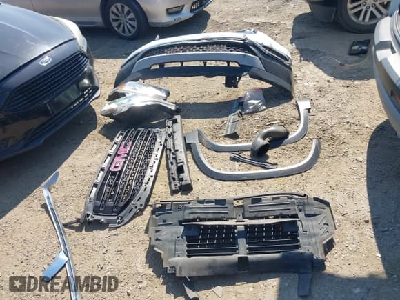 ✅ 2018 GMC Acadia SLE • VIN: 1GKKNKLA2JZ220848 • Lot: 43179490. Listed on IAAI with 125,949 mi. Free auction sales archive from the USA and detailed vehicle history report at DreamBid. Image 12.