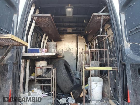 ✅ 2019 Mercedes-Benz Sprinter Cargo • VIN: WD4PF0CD6KP052986 • Lot: 93254625. Wystawiony na Copart z przebiegiem 80 896 mil. Bezpłatny archiwum sprzedaży aukcyjnych z USA i szczegółowy raport historii pojazdu na DreamBid. Zdjęcie 10.