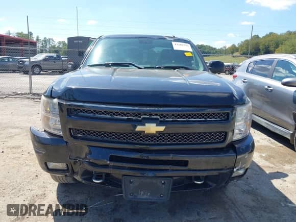 2010 Chevrolet Silverado 1500 LT with VIN 1GCSKSE39AZ106462, listed as a IAAI auction lot 43202752 with 181,554 mi miles and . Bid and sale history available at DreamBid. Image 12.