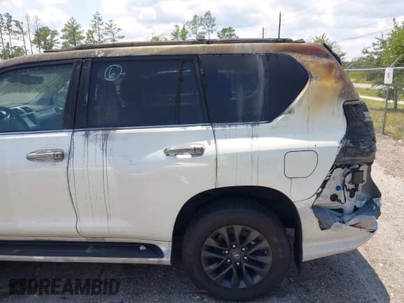 ✅ 2021 Lexus GX 460 Premium • VIN: JTJAM7BX7M5285300 • Lot: 42581974. Listed on IAAI with 29,500 mi. Free auction sales archive from the USA and detailed vehicle history report at DreamBid. Image 12.