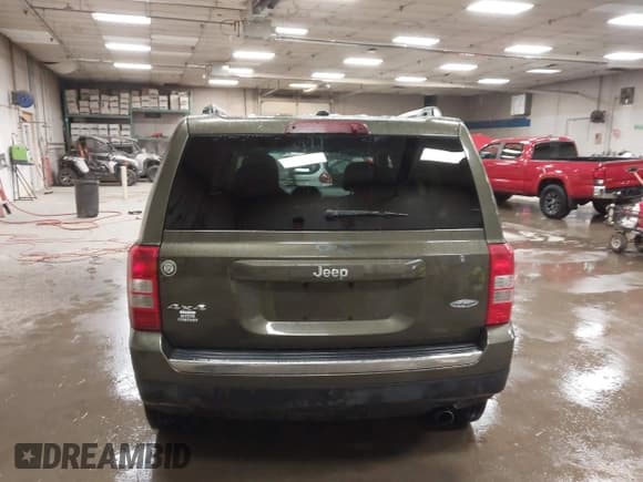 ✅ 2016 Jeep Patriot High Altitude • VIN: 1C4NJRFB1GD557776 • Lot: 43525759. Wystawiony na IAAI z przebiegiem 102 764 mil. Bezpłatny archiwum sprzedaży aukcyjnych z USA i szczegółowy raport historii pojazdu na DreamBid. Zdjęcie 16.
