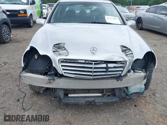 ✅ 2005 Mercedes-Benz C 320 • VIN: WDBRF84J85F567356 • Lot: 42377444. Wystawiony na IAAI z przebiegiem 221 225 mil. Bezpłatny archiwum sprzedaży aukcyjnych z USA i szczegółowy raport historii pojazdu na DreamBid. Zdjęcie 12.
