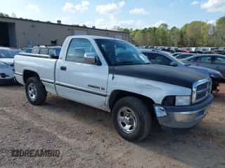 1997 Dodge 1500 z VIN 1B7HC16Y0VS176345, wystawiony jako IAAI lot #42545446 z przebiegiem 222 103 mil mil oraz . Historia ofert i sprzedaży dostępna na DreamBid. Obrazek 1.
