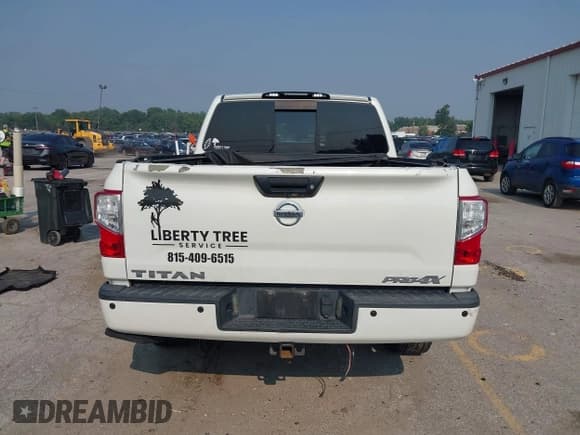 ✅ 2017 Nissan Titan SV • VIN: 1N6AA1E59HN541474 • Lot: 42884307. Listed on IAAI with 100,422 mi. Free auction sales archive from the USA and detailed vehicle history report at DreamBid. Image 17.