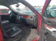 2013 Chevrolet Suburban LT z VIN 1GNSKJE77DR205791, wystawiony jako IAAI lot #43091004 z przebiegiem 184 633 mil mil oraz . Historia ofert i sprzedaży dostępna na DreamBid. Obrazek 5.