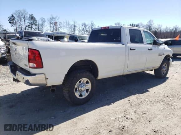 ✅ 2016 Ram 2500 Tradesman • VIN: 3C6UR5HL4GG375440 • Lot: 46269135. Listed on Copart with 100,030 mi. Free auction sales archive from the USA and detailed vehicle history report at DreamBid. Image 3.