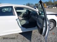 ✅ 2019 Hyundai Sonata SE • VIN: KMHE24L30KA091826 • Lot: 43276520. Wystawiony na IAAI z przebiegiem 72 854 mil. Bezpłatny archiwum sprzedaży aukcyjnych z USA i szczegółowy raport historii pojazdu na DreamBid. Zdjęcie 5.