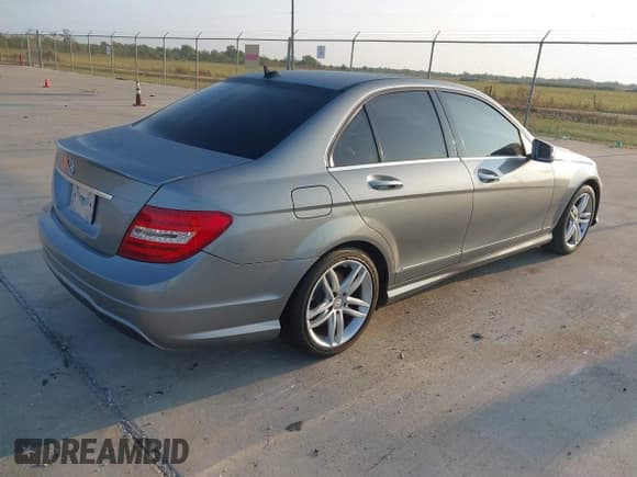 ✅ 2013 Mercedes-Benz C 250 Sport • VIN: WDDGF4HB6DA846519 • Lot: 43530425. Listed on IAAI with 147,077 mi. Free auction sales archive from the USA and detailed vehicle history report at DreamBid. Image 4.