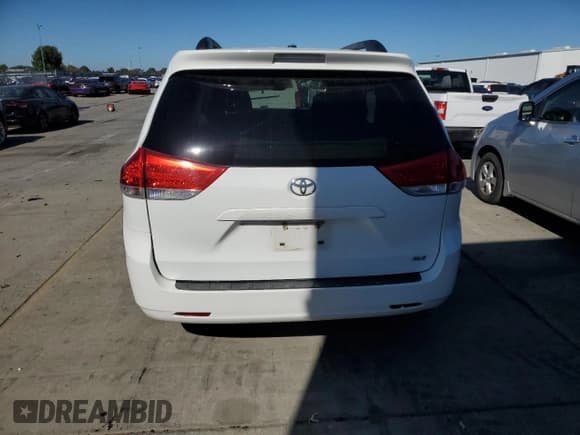 ✅ 2013 Toyota Sienna XLE AAS • VIN: 5TDYK3DC5DS370611 • Lot: 87197185. Wystawiony na Copart z przebiegiem 216 403 mil. Bezpłatny archiwum sprzedaży aukcyjnych z USA i szczegółowy raport historii pojazdu na DreamBid. Zdjęcie 6.