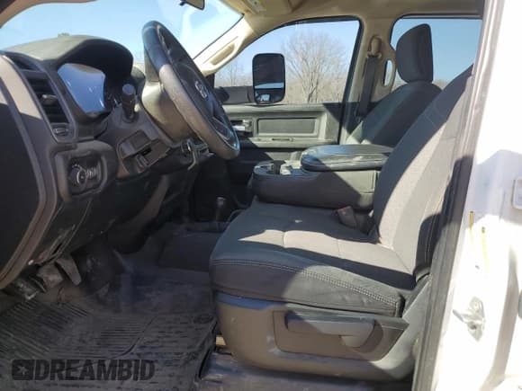 ✅ 2019 Ram 2500 Tradesman • VIN: 3C6UR5HJ8KG587569 • Lot: 45483665. Listed on Copart with 136,457 mi. Free auction sales archive from the USA and detailed vehicle history report at DreamBid. Image 7.