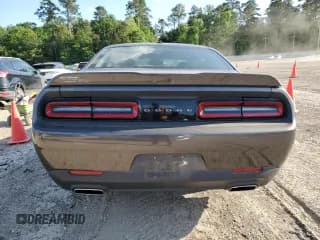 ✅ 2020 Dodge Challenger SXT • VIN: 2C3CDZAGXLH206576 • Lot: 49464743. Wystawiony na Copart z przebiegiem 17 007 mil. Bezpłatny archiwum sprzedaży aukcyjnych z USA i szczegółowy raport historii pojazdu na DreamBid. Zdjęcie 6.