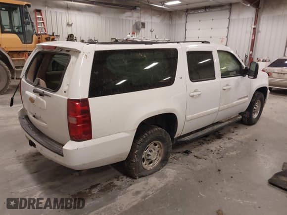 ✅ 2007 Chevrolet Suburban Commercial • VIN: 3GNGK26K97G294704 • Lot: 41884158. Wystawiony na IAAI z przebiegiem 187 857 mil. Bezpłatny archiwum sprzedaży aukcyjnych z USA i szczegółowy raport historii pojazdu na DreamBid. Zdjęcie 4.
