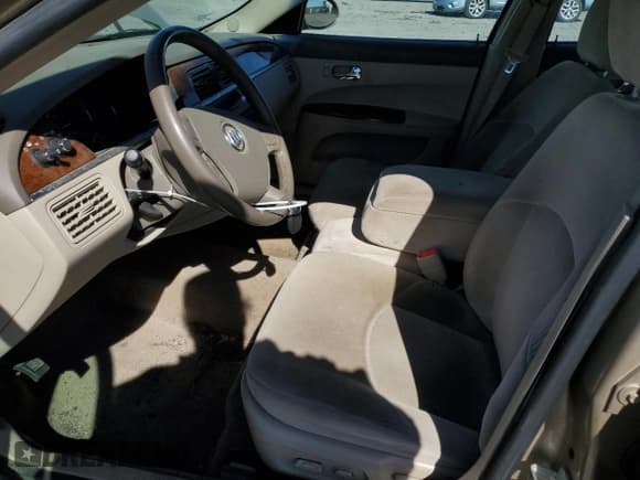 ✅ 2005 Buick LaCrosse CX • VIN: 2G4WC562151260552 • Lot: 72077144. Wystawiony na Copart z przebiegiem 52 496 mil. Bezpłatny archiwum sprzedaży aukcyjnych z USA i szczegółowy raport historii pojazdu na DreamBid. Zdjęcie 7.