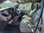 ✅ 2019 Toyota Sienna XLE • VIN: 5TDDZ3DC3KS213912 • Lot: 80123315. Wystawiony na Copart z przebiegiem 97 529 mil. Bezpłatny archiwum sprzedaży aukcyjnych z USA i szczegółowy raport historii pojazdu na DreamBid. Zdjęcie 7.