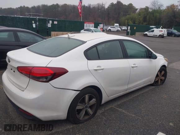 ✅ 2018 Kia Forte LX • VIN: 3KPFL4A79JE179071 • Лот: 43771306. Опубликован ранее на IAAI с пробегом 145 754 миль. Бесплатный доступ к архиву аукционных продаж из США и подробный отчёт об истории автомобиля на DreamBid. Изображение 14.