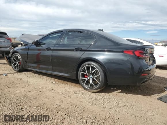 ✅ 2023 BMW 5 Series 530i xDrive • VIN: WBA13BJ01PCM53684 • Lot: 86590855. Wystawiony na Copart z przebiegiem 20 468 mil. Bezpłatny archiwum sprzedaży aukcyjnych z USA i szczegółowy raport historii pojazdu na DreamBid. Zdjęcie 2.