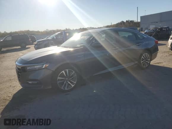 2020 Honda Accord Touring z VIN 1HGCV3F92LA011622, wystawiony jako Copart lot #82562045 z przebiegiem 35 552 mil mil oraz Szkoda całkowita • Salvage title. Historia ofert i sprzedaży dostępna na DreamBid. Obrazek 1.