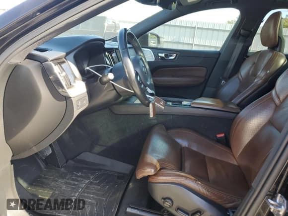 ✅ 2018 Volvo XC60 Inscription • VIN: YV4A22RL7J1025770 • Lot: 87261585. Listed on Copart with 111,625 mi. Free auction sales archive from the USA and detailed vehicle history report at DreamBid. Image 7.