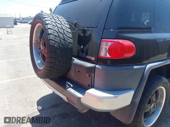 ✅ 2007 Toyota FJ Cruiser • VIN: JTEZU11F270014900 • Lot: 42528080. Wystawiony na IAAI z przebiegiem 161 730 mil. Bezpłatny archiwum sprzedaży aukcyjnych z USA i szczegółowy raport historii pojazdu na DreamBid. Zdjęcie 4.