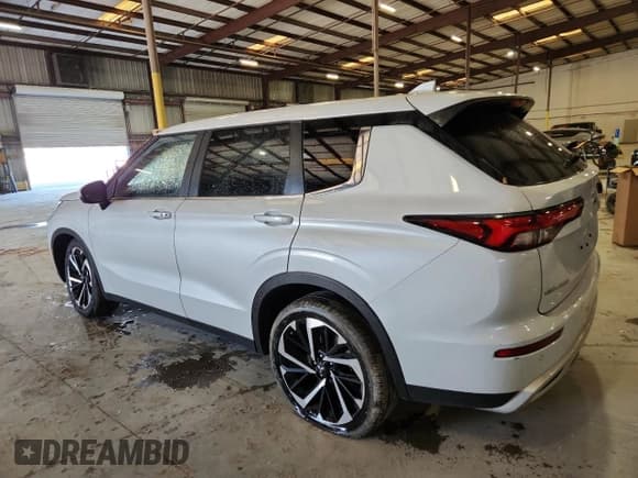 ✅ 2024 Mitsubishi Outlander SE • VIN: JA4J4VA82RZ073125 • Lot: 93189685. Wystawiony na Copart z przebiegiem 28 232 mil. Bezpłatny archiwum sprzedaży aukcyjnych z USA i szczegółowy raport historii pojazdu na DreamBid. Zdjęcie 2.