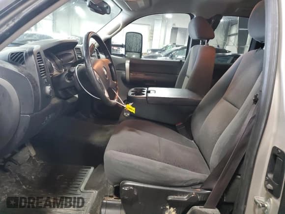 ✅ 2007 Chevrolet Silverado 2500HD Work Truck • VIN: 1GCHK29K87E506699 • Лот: 65772784. Опубликован ранее на Copart с пробегом 161 536 миль. Бесплатный доступ к архиву аукционных продаж из США и подробный отчёт об истории автомобиля на DreamBid. Изображение 7.