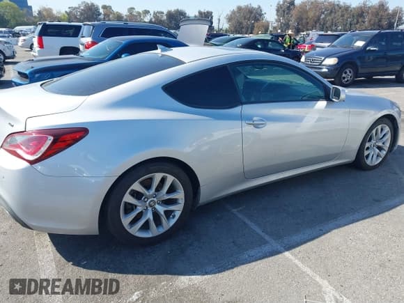 ✅ 2014 Hyundai Genesis Coupe Premium • VIN: KMHHT6KD1EU119779 • Lot: 41847103. Wystawiony na IAAI z przebiegiem 98 236 mil. Bezpłatny archiwum sprzedaży aukcyjnych z USA i szczegółowy raport historii pojazdu na DreamBid. Zdjęcie 6.