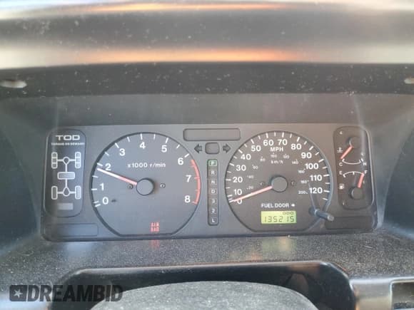 ✅ 1998 Isuzu Trooper S • VIN: JACDJ58X4W7915462 • Lot: 45632975. Listed on Copart with 135,215 mi. Free auction sales archive from the USA and detailed vehicle history report at DreamBid. Image 9.