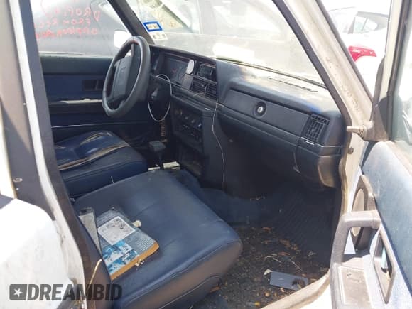 ✅ 1992 Volvo 240 • VIN: YV1AW8800N1916727 • Lot: 42872046. Listed on IAAI with 206,391 mi. Free auction sales archive from the USA and detailed vehicle history report at DreamBid. Image 5.