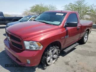 2015 Ram 1500 Express z VIN 3C6JR6AT7FG698981, wystawiony jako Copart lot #68877885 z przebiegiem 54 493 mil mil oraz Szkoda całkowita • Salvage title. Historia ofert i sprzedaży dostępna na DreamBid. Obrazek 1.