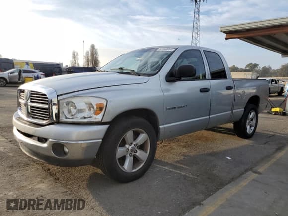 ✅ 2007 Dodge 1500 SLT • VIN: 1D7HA18N07J565591 • Лот: 85940854. Опубликован ранее на Copart с пробегом 215 958 миль. Бесплатный доступ к архиву аукционных продаж из США и подробный отчёт об истории автомобиля на DreamBid. Изображение 1.
