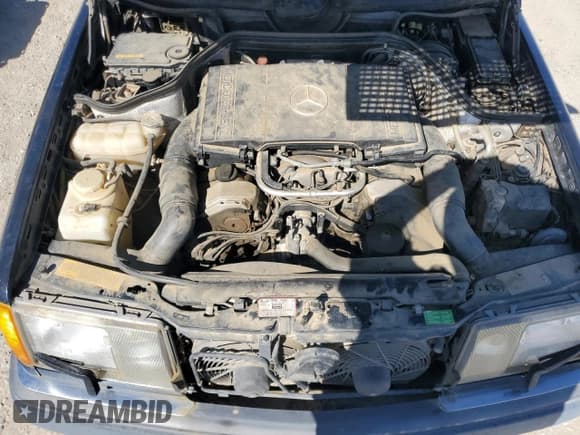 ✅ 1992 Mercedes-Benz 400 E • VIN: WDBEA34E7NB834951 • Lot: 80116135. Wystawiony na Copart z przebiegiem 200 060 mil. Bezpłatny archiwum sprzedaży aukcyjnych z USA i szczegółowy raport historii pojazdu na DreamBid. Zdjęcie 11.