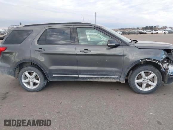 ✅ 2017 Ford Explorer XLT • VIN: 1FM5K8DH3HGD41549 • Lot: 43692364. Wystawiony na IAAI z przebiegiem 79 422 mil. Bezpłatny archiwum sprzedaży aukcyjnych z USA i szczegółowy raport historii pojazdu na DreamBid. Zdjęcie 14.