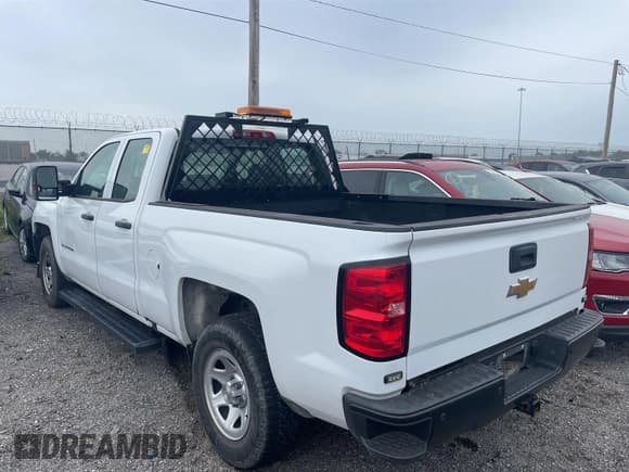 ✅ 2018 Chevrolet Silverado 1500 Work Truck • VIN: 1GCVKNEHXJZ339048 • Lot: 43721980. Wystawiony na IAAI z przebiegiem 112 037 mil. Bezpłatny archiwum sprzedaży aukcyjnych z USA i szczegółowy raport historii pojazdu na DreamBid. Zdjęcie 5.