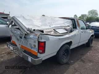 1988 Dodge Dakota z VIN 1B7FN14X3JS775763, wystawiony jako IAAI lot #42132937 z przebiegiem 166 623 mil mil oraz . Historia ofert i sprzedaży dostępna na DreamBid. Obrazek 4.