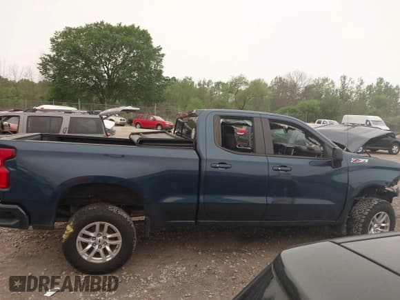 ✅ 2019 Chevrolet Silverado 1500 RST • VIN: 1GCRYEED4KZ366647 • Lot: 42381480. Wystawiony na IAAI z przebiegiem 66 245 mil. Bezpłatny archiwum sprzedaży aukcyjnych z USA i szczegółowy raport historii pojazdu na DreamBid. Zdjęcie 13.