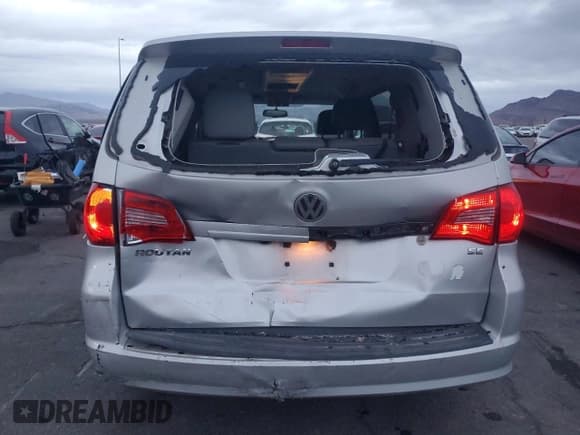 ✅ 2011 Volkswagen Routan SE • VIN: 2V4RW3DG8BR669890 • Lot: 93101745. Listed on Copart with 141,323 mi. Free auction sales archive from the USA and detailed vehicle history report at DreamBid. Image 6.