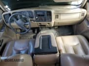 ✅ 2003 Chevrolet Silverado 2500HD LS • VIN: 1GCHK29U03E274062 • Lot: 82757165. Wystawiony na Copart z przebiegiem 329 319 mil. Bezpłatny archiwum sprzedaży aukcyjnych z USA i szczegółowy raport historii pojazdu na DreamBid. Zdjęcie 8.