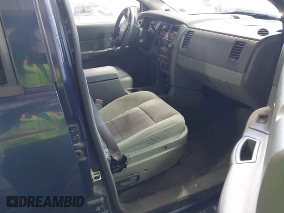 ✅ 2006 Dodge Durango SLT • VIN: 1D4HB48N06F170548 • Lot: 43556001. Wystawiony na IAAI z przebiegiem 102 908 mil. Bezpłatny archiwum sprzedaży aukcyjnych z USA i szczegółowy raport historii pojazdu na DreamBid. Zdjęcie 5.