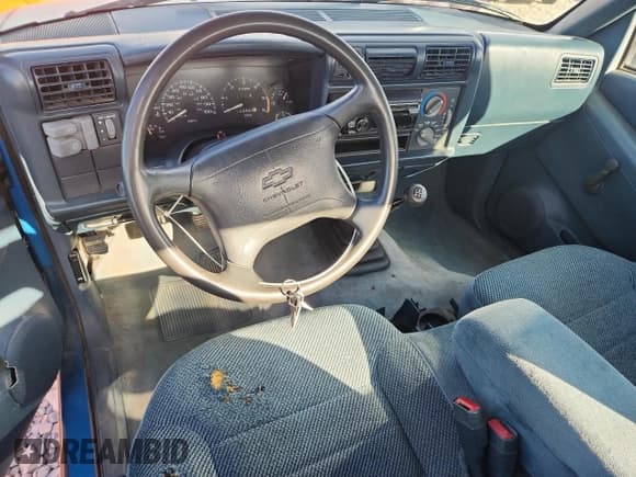 ✅ 1995 Chevrolet S-10 • VIN: 1GCCT19Z3S8127423 • Lot: 85138325. Wystawiony na Copart z przebiegiem 134 903 mil. Bezpłatny archiwum sprzedaży aukcyjnych z USA i szczegółowy raport historii pojazdu na DreamBid. Zdjęcie 8.