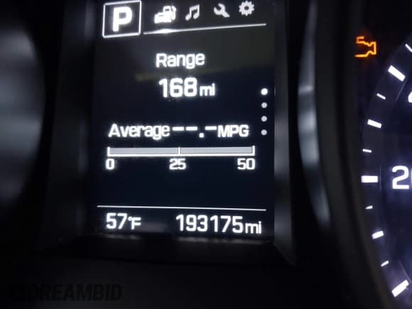 ✅ 2017 Hyundai Santa Fe SE • VIN: KM8SMDHF2HU236582 • Lot: 43593810. Wystawiony na IAAI z przebiegiem 193 175 mil. Bezpłatny archiwum sprzedaży aukcyjnych z USA i szczegółowy raport historii pojazdu na DreamBid. Zdjęcie 15.