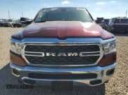 ✅ 2022 Ram 1500 Big Horn • VIN: 1C6SRFFTXNN130338 • Lot: 82518175. Wystawiony na Copart z przebiegiem 29 984 mil. Bezpłatny archiwum sprzedaży aukcyjnych z USA i szczegółowy raport historii pojazdu na DreamBid. Zdjęcie 5.