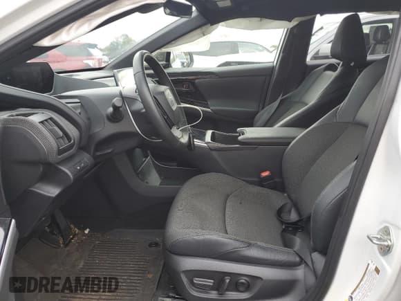 ✅ 2024 Toyota bZ4X XLE • VIN: JTMABACA4RA087675 • Lot: 87002155. Wystawiony na Copart z przebiegiem 14 981 mil. Bezpłatny archiwum sprzedaży aukcyjnych z USA i szczegółowy raport historii pojazdu na DreamBid. Zdjęcie 7.