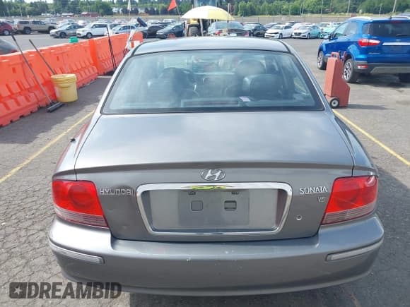 ✅ 2004 Hyundai Sonata GLS • VIN: KMHWF35H84A010991 • Lot: 42459128. Listed on IAAI with 223,133 mi. Free auction sales archive from the USA and detailed vehicle history report at DreamBid. Image 16.